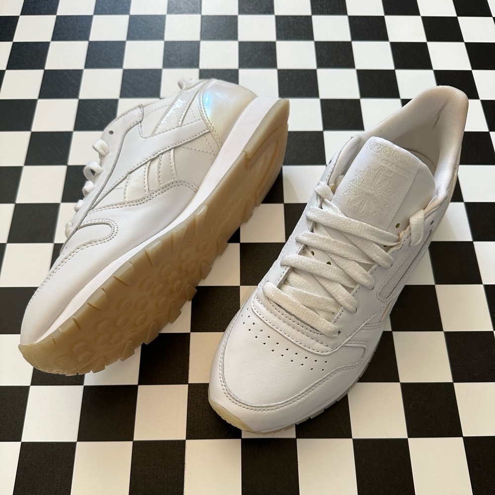 NEW REEBOK CLASSIC LEATHER PEARLESCENT DETA SIZE 7.5
